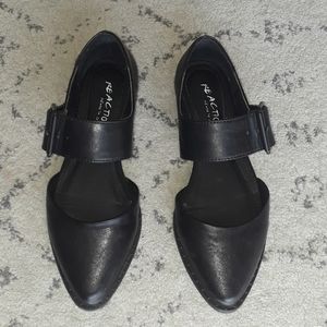 REACTION Kenneth Cole Black Flat Size 6.5